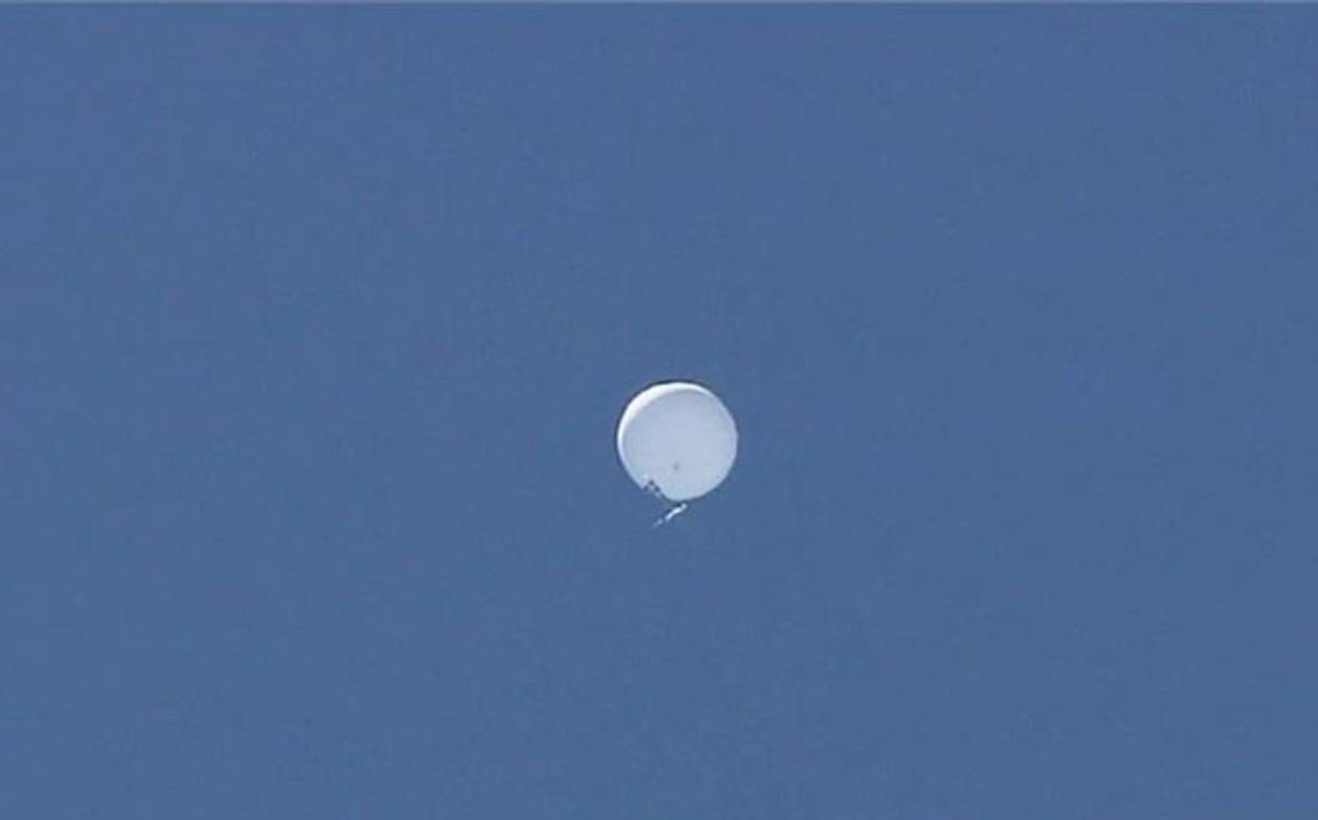 Белый шар над Японией перепугал местных жителей