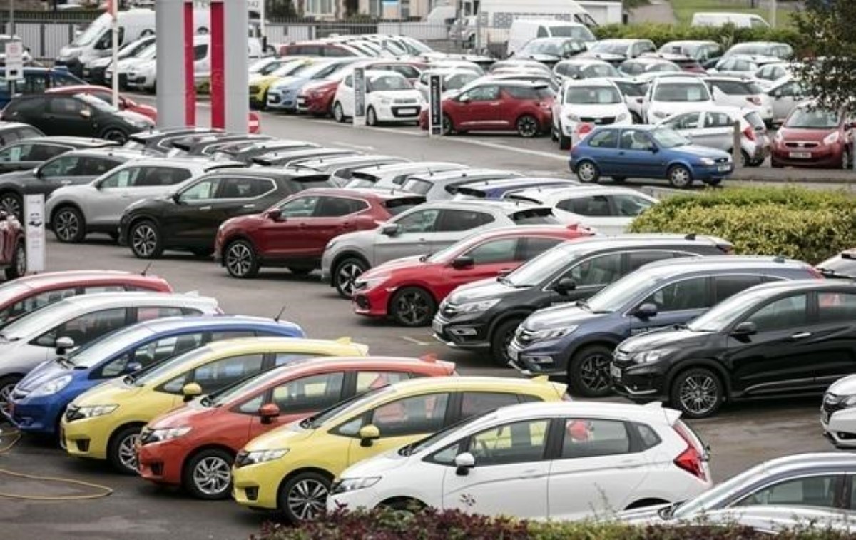 Продажи автомобилей в Украине резко снизились