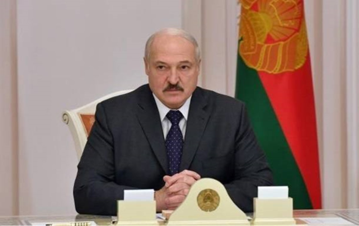 "Мы с этой бедой справились": Лукашенко поздравил минчан с победой над COVID-19