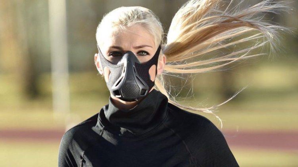 Медики объяснили, нужно ли надевать маску во время занятий спортом