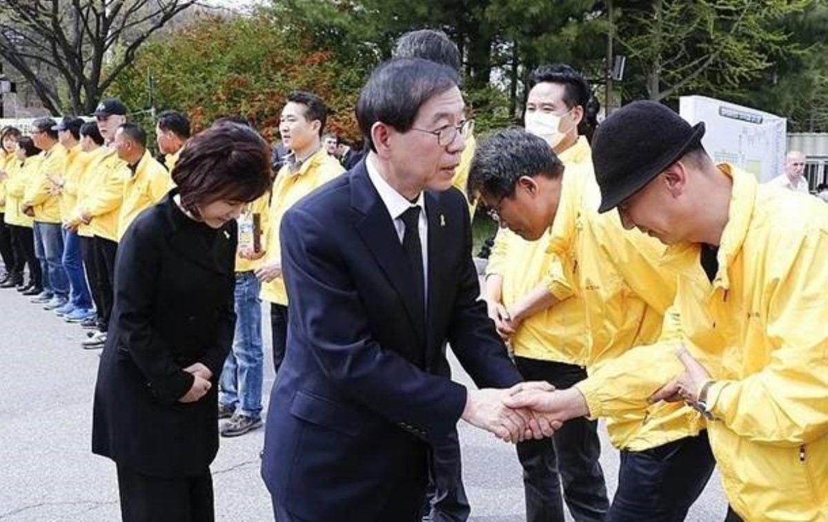 В Южной Корее пропал мэр Сеула: полиция задействовала служебных собак и дроны
