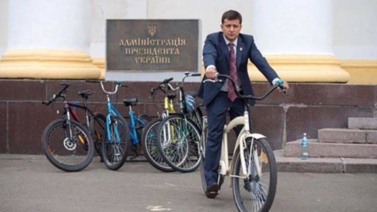 Зеленский продал дом и перебрался "к Ющенко"