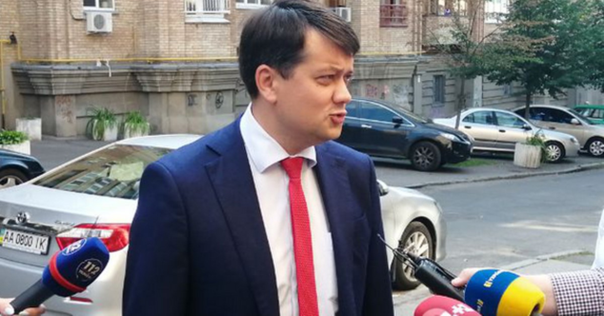Зеленский отозвал из Рады проект о местных выборах: Разумков объяснился за президента