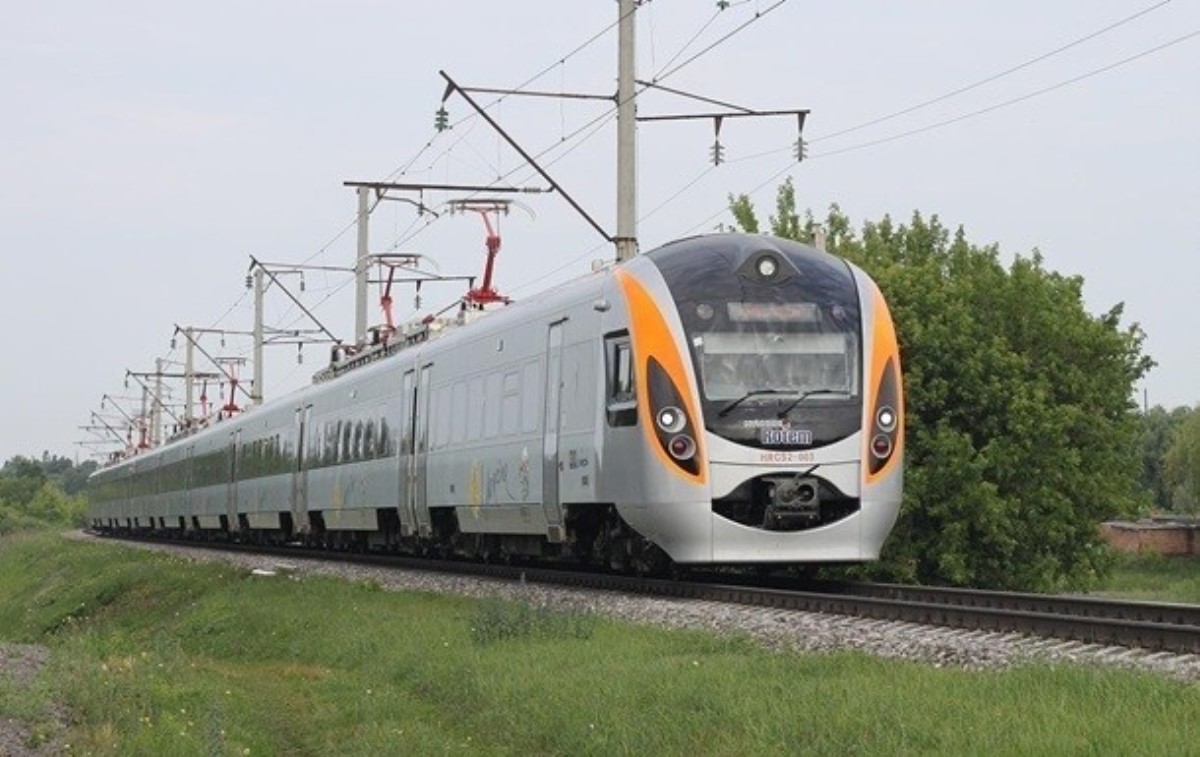 Под Харьковом вышел из строя поезд Hyundai