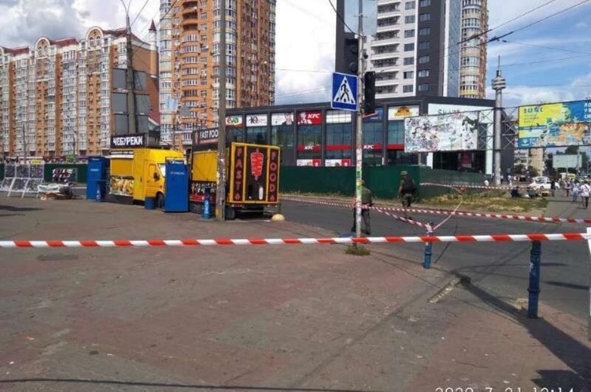 Мощный взрыв у станции метро Киева попал на видео