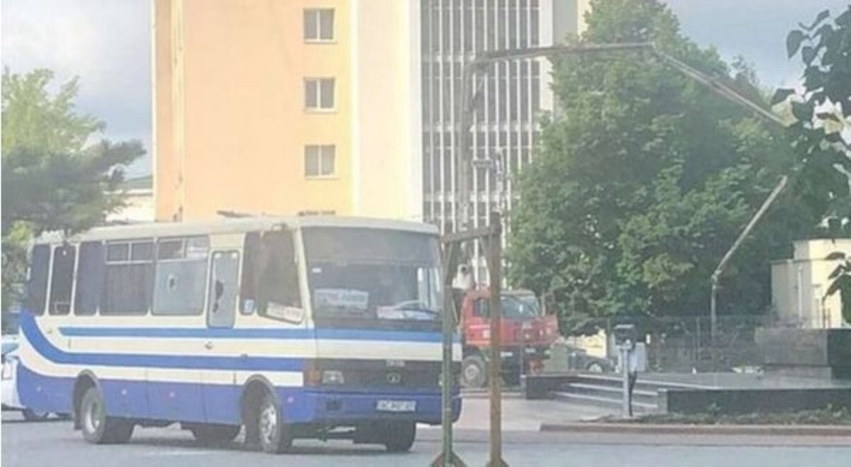 Луцкий террорист выпустил трех заложников