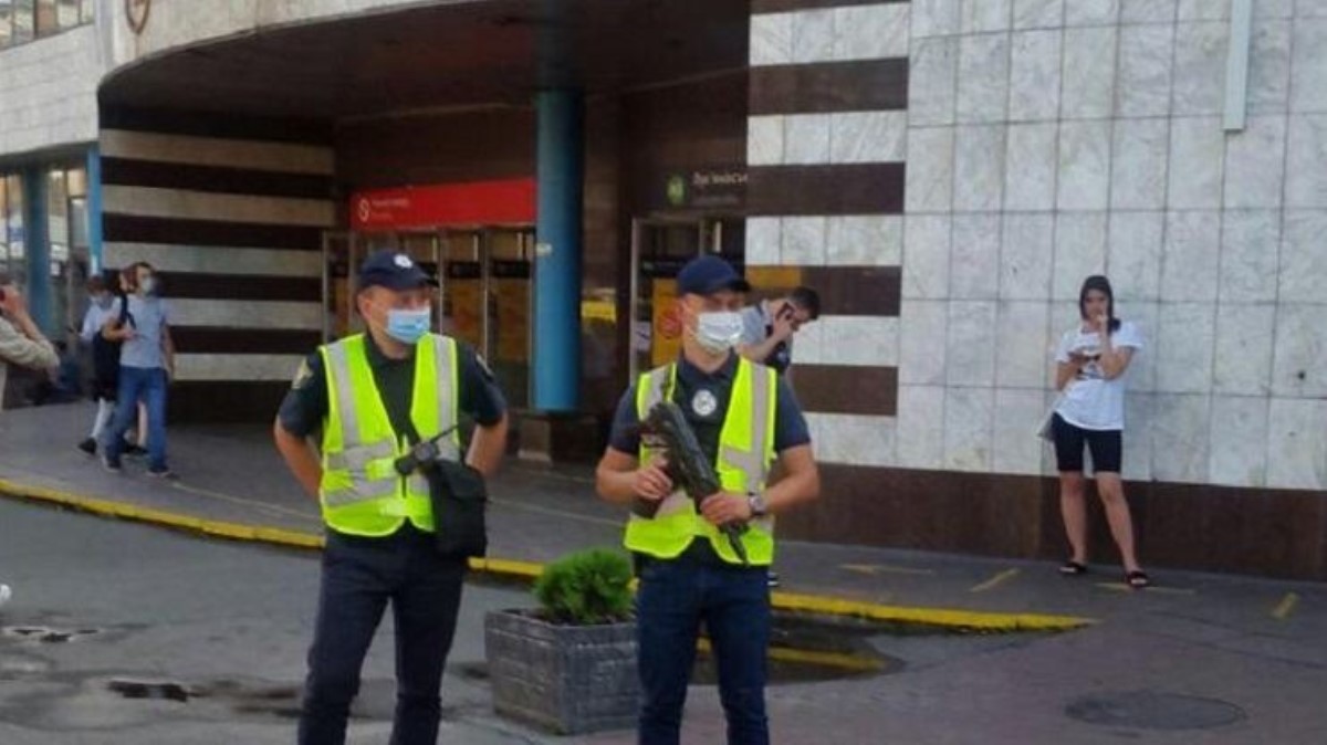 Аваков вывел на улицы Киева автоматчиков: в полиции сделали заявление