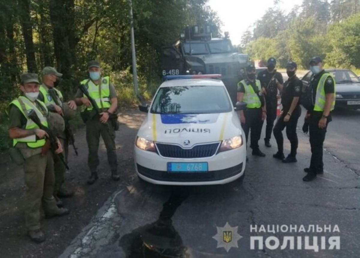 В Киеве после массовых минирований полиция усилила меры безопасности