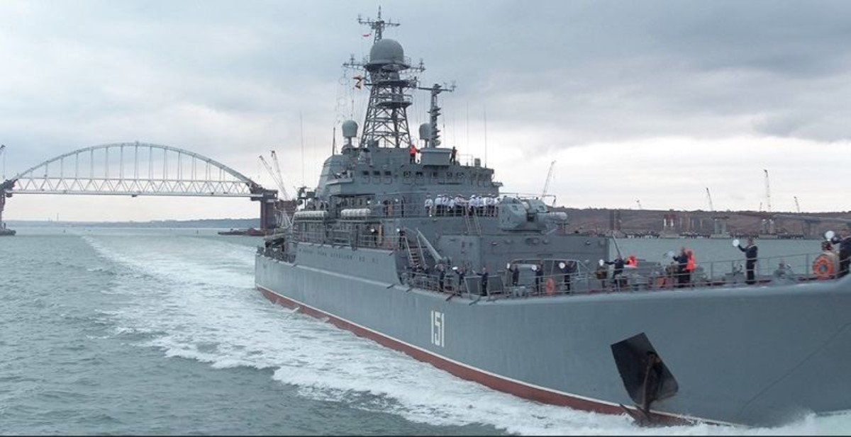 Россия делает Азовское море своим: украинские корабли не пропускают через Керченский пролив