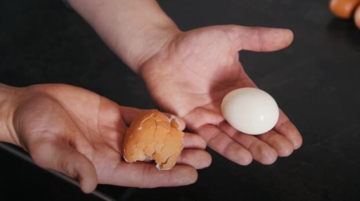 Как правильно варить яйца: 3 мелочи, благодаря которым скорлупа не трескается и хорошо чистится