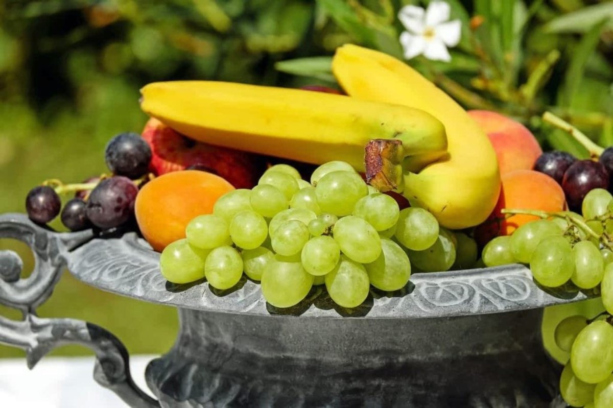 Диетологи запретили есть фрукты и ягоды после обеда