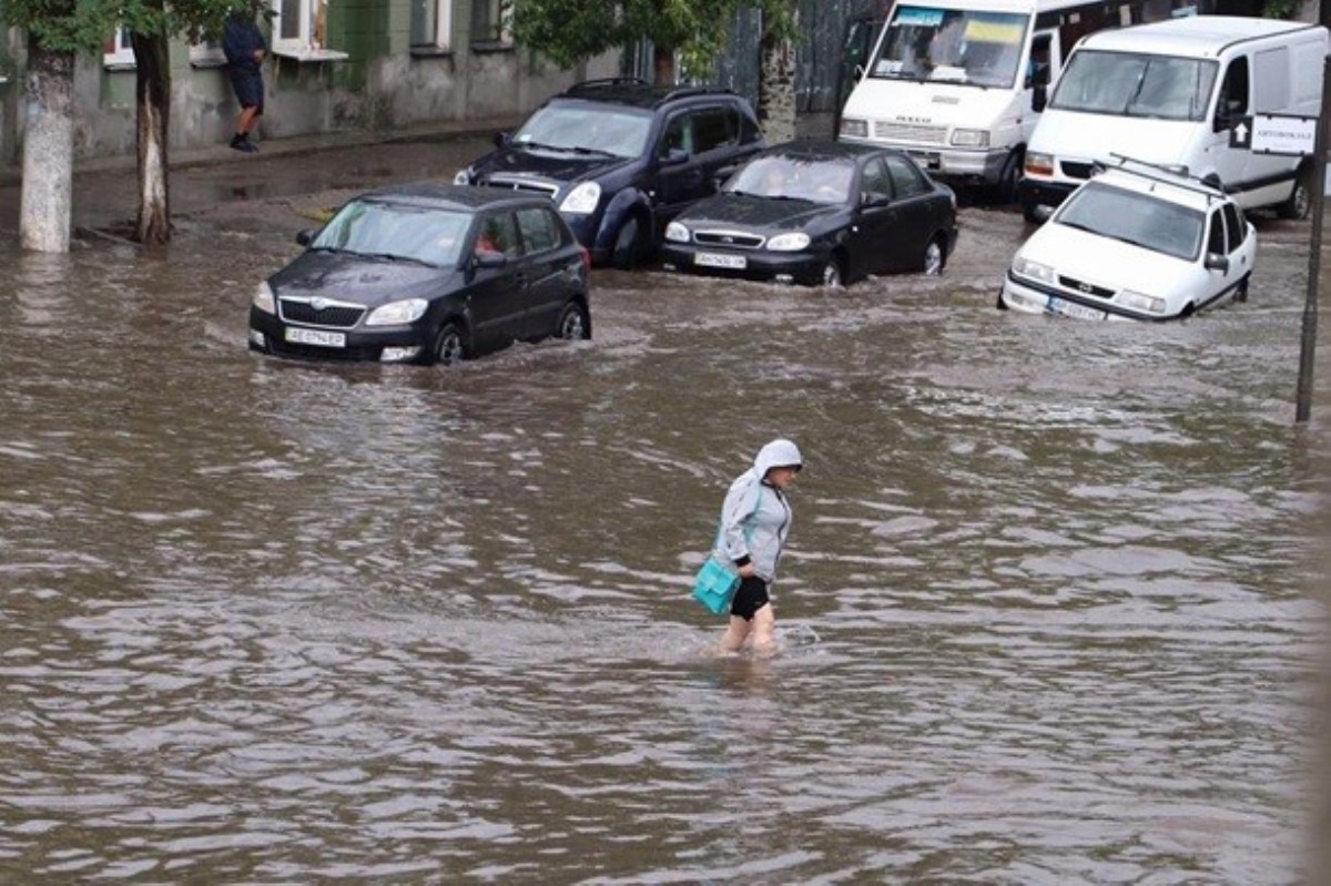 Мощный ливень затопил Бердянск