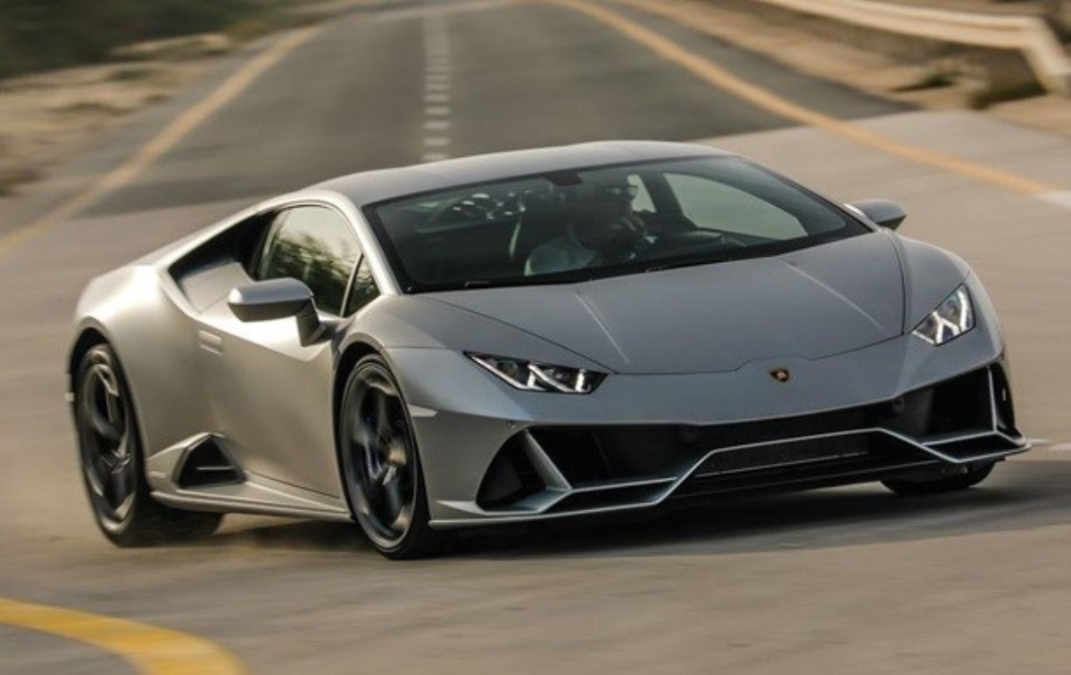 Американец купил Lamborghini на выделенную "коронавирусную" помощь