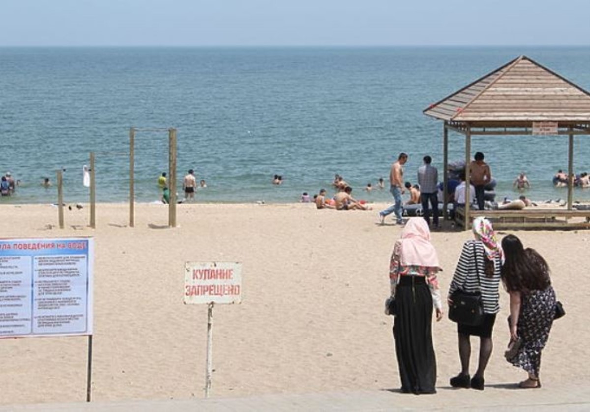 Без купальников и шортов: в России ввели новые правила на пляжах