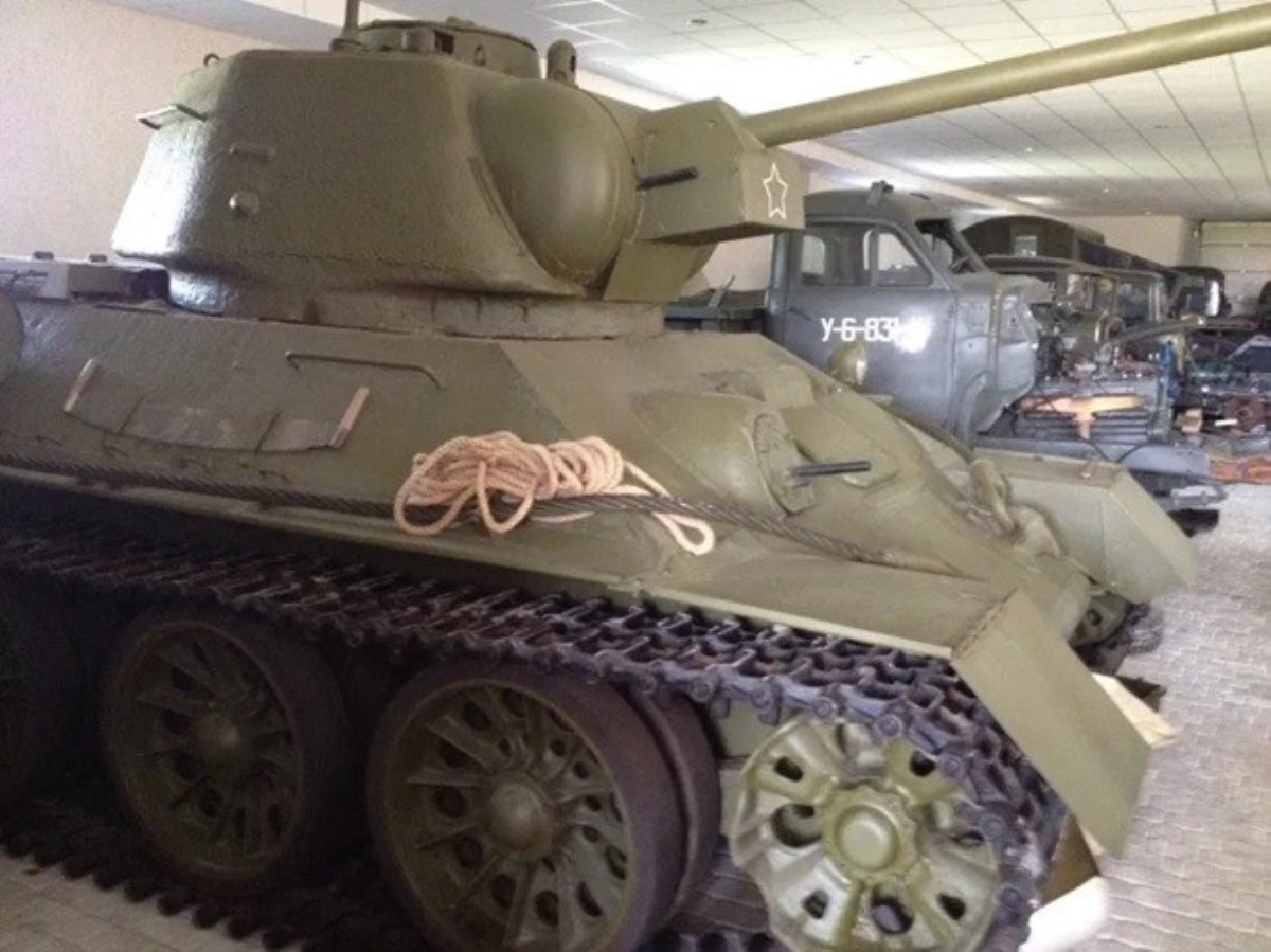 Подойдет для памятника или на дачу: в Украине продают танк Т-34