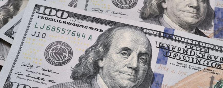 Доллар и евро неожиданно стали дороже