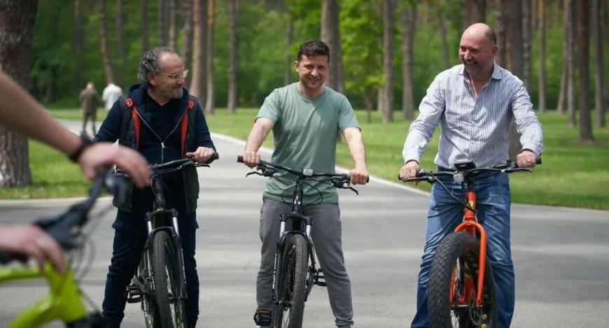 Зеленский катается на велосипеде  за счет украинцев: документ