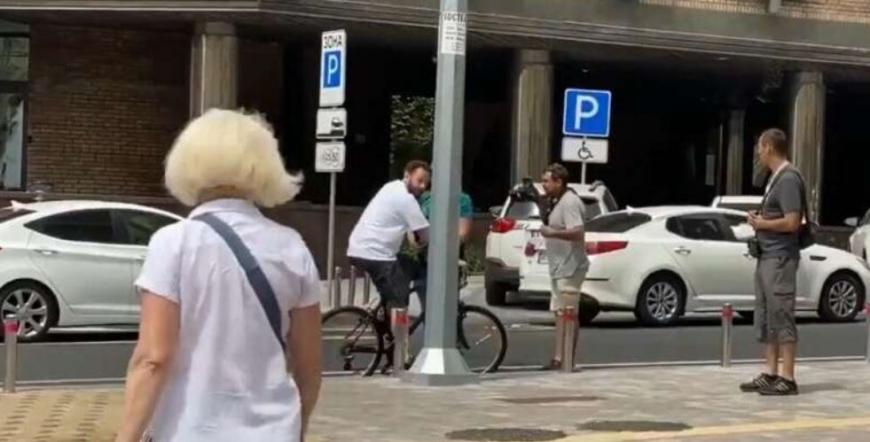 Lexus, "кубик" и велосипед: кандидат в мэры Киева опозорился  с предвыборным роликом
