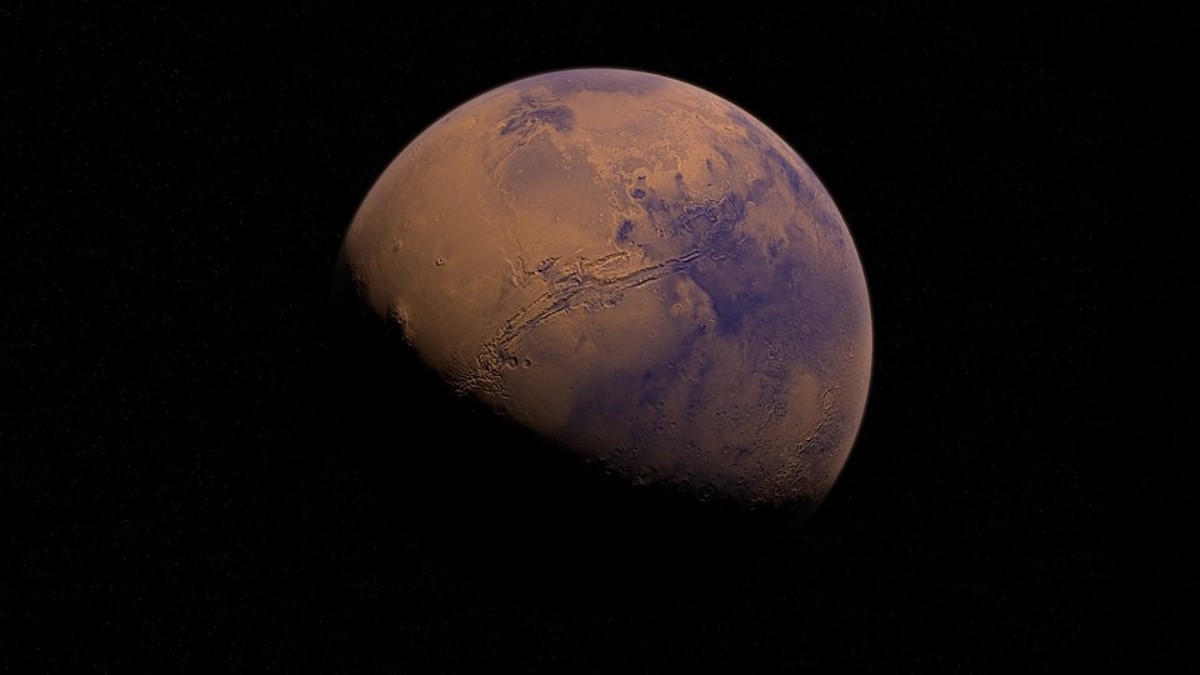 На Марсе заметили таинственное двухкилометровое облако