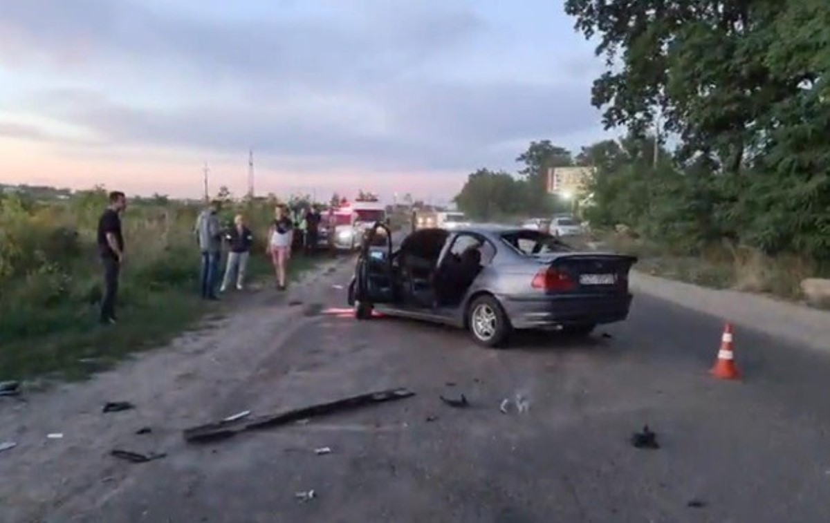 Страшное ДТП под Киевом: четыре человека пострадали и один погиб