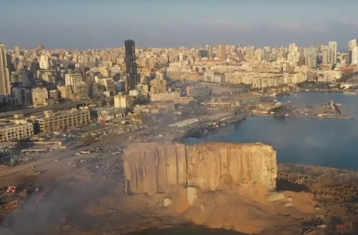 Взрыв в Бейруте: дрон заснял разрушения с высоты птичьего полета