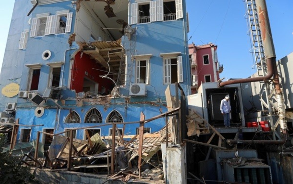 300 тысяч человек остались без крыши над головой после взрыва в Бейруте