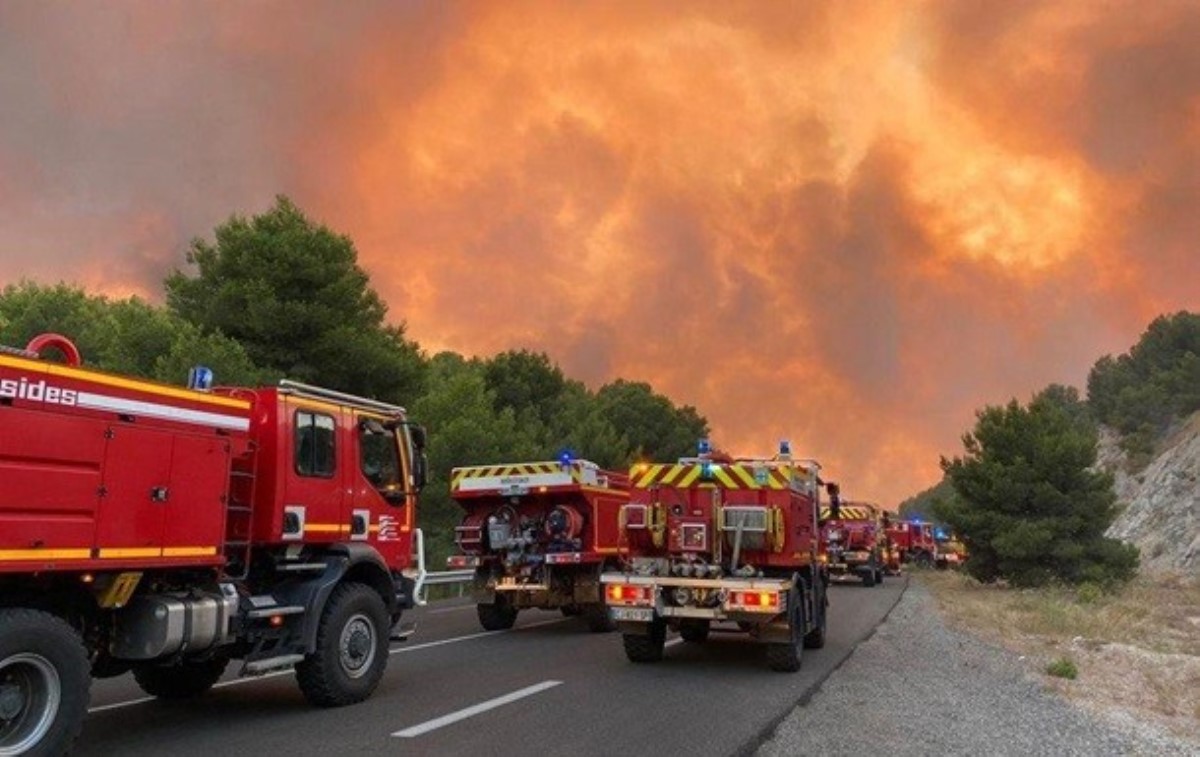 Юг Франции охватили масштабные пожары