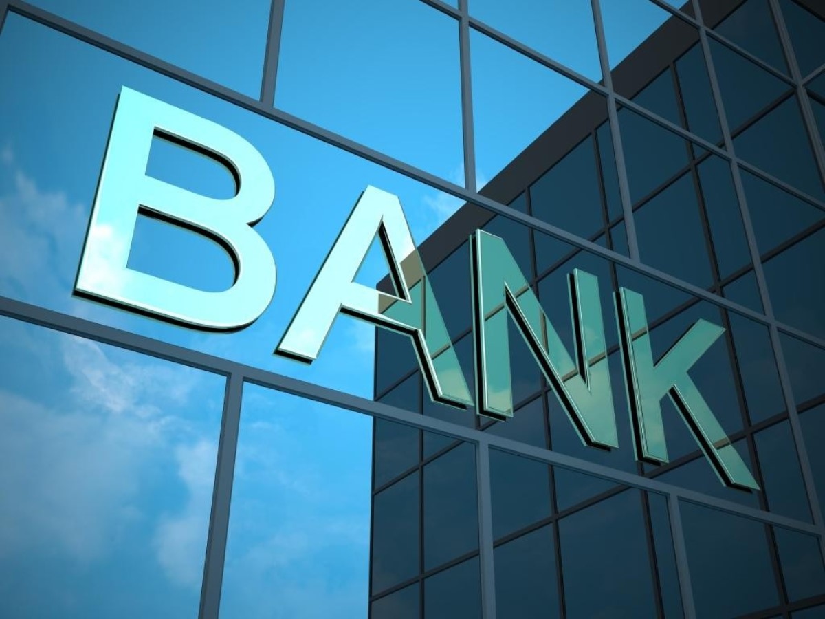 Украинцы понесли деньги в банки