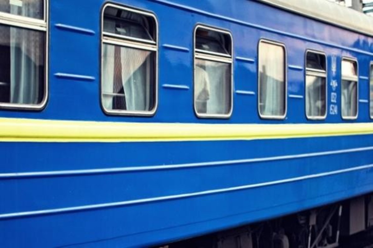 С поезда Харьков-Ужгород сняли пьяных пассажиров: Геращенко тоже принял участие