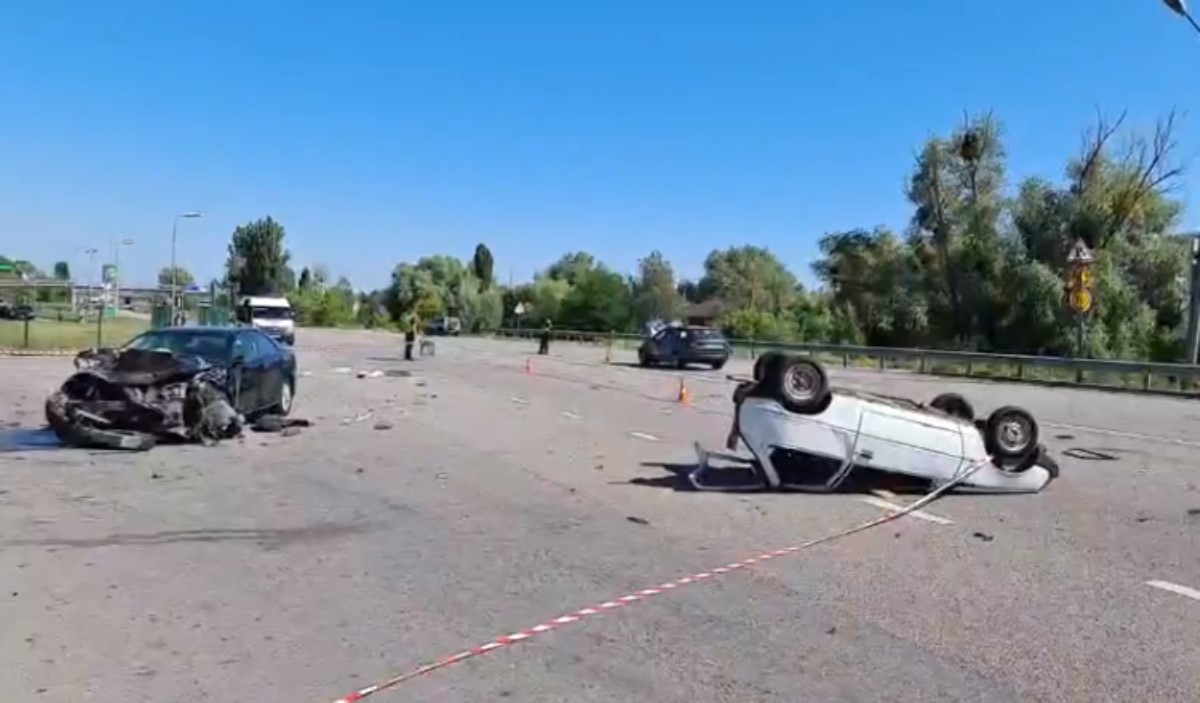 Смертельное ДТП под Киевом: три автомобиля не смогли разминуться