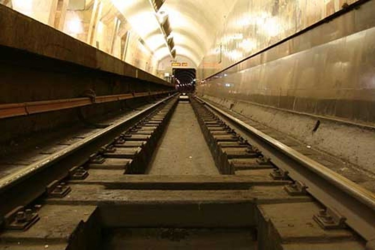 ЧП в киевском метро: пассажир упал на рельсы