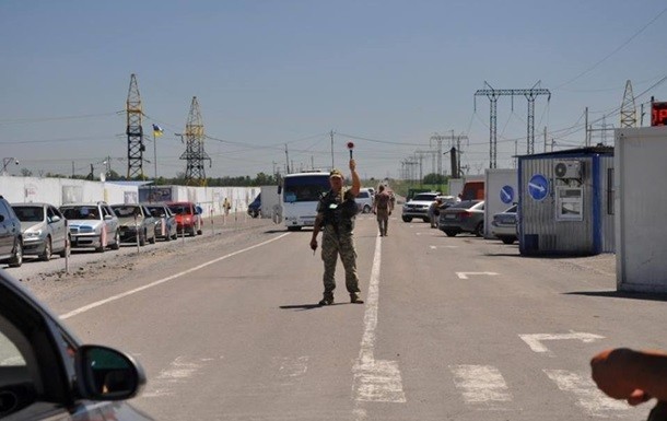 Украина прекращает работу пунктов пропуска на админгранице с Крымом