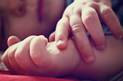 В Луцке младенец после прививки впал в кому: родные обвиняют врачей