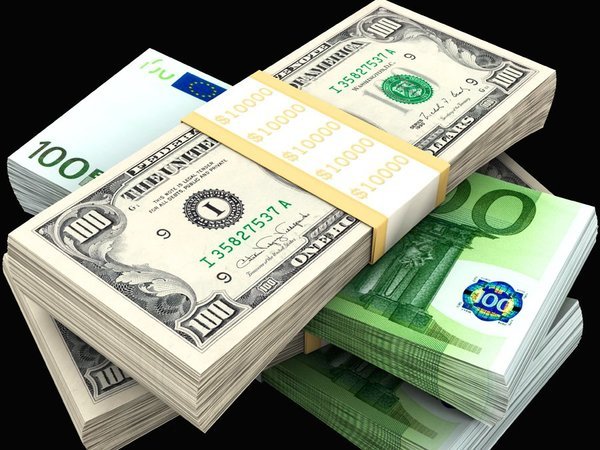Курс на снижение: доллар и евро изменили свою стоимость