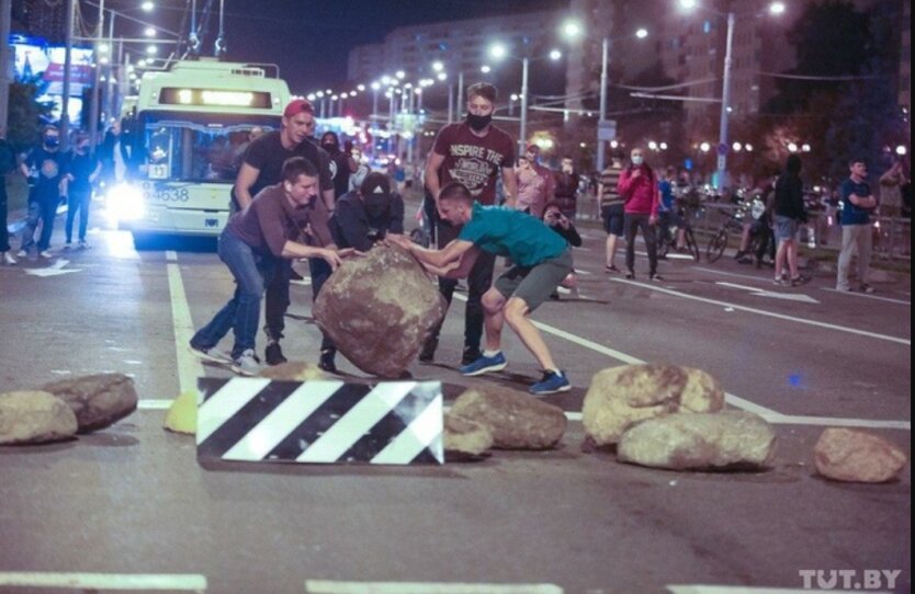 В Беларуси протестующие призывают блокировать дороги