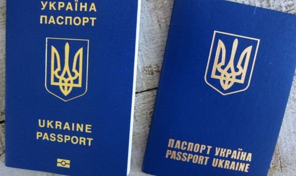 В Украине собираются отказаться от бумажных паспортов