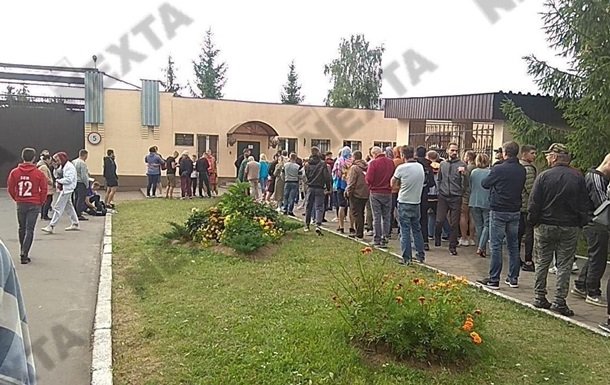 В Беларуси начали отпускать задержанных во время акций протеста