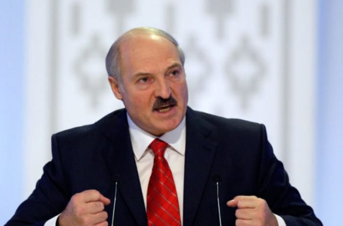 Лукашенко обратился к белорусам: "Не высовывайтесь!"