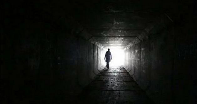 Не свет в конце тоннеля, а безликая женщина: мужчина рассказал о клинической смерти
