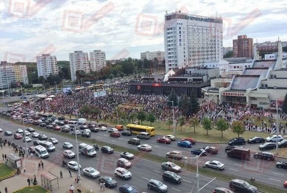 В Минске тысячи людей пришли на прощание с жертвой протестов