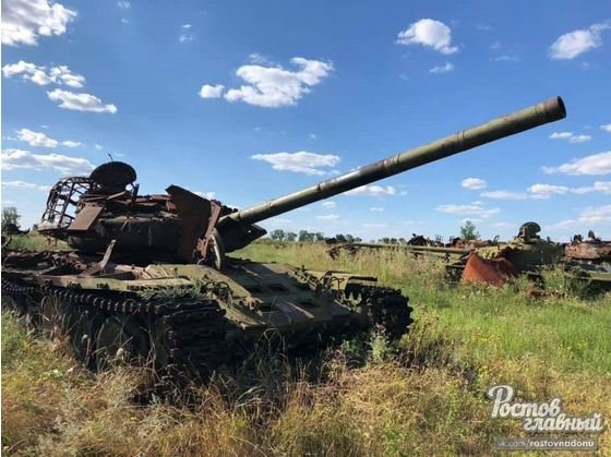 Кладбище разбитой военной техники под Ростовом: россияне недоумевают