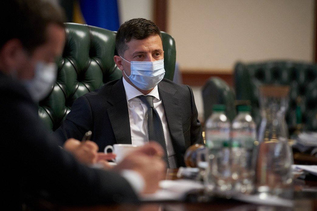 Зеленский провел закрытое совещание с силовиками по ситуации в Беларуси