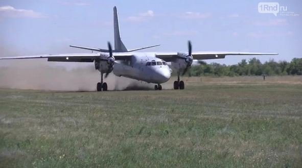Россия тренировала военные самолеты садиться в поле в 30 км от границы с Украиной