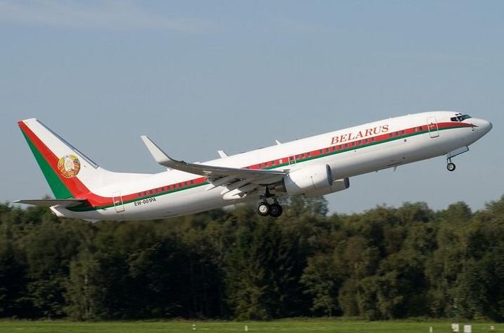 Самолет Лукашенко вылетел из Минска в сторону РФ, но не долетел: подробности
