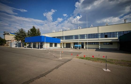 "Это надо сделать": Зеленский в аэропорту Николаева дал срочное распоряжение