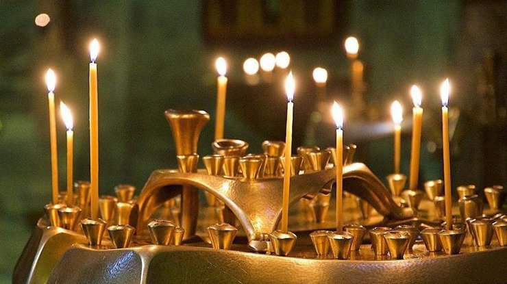 За здравие и за упокой: как правильно ставить свечи в церкви