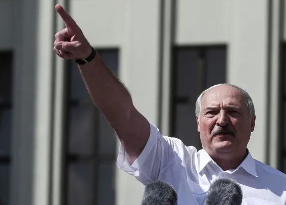 Лукашенко пригрозил, что возьмет украинцев на места бастующих шахтеров