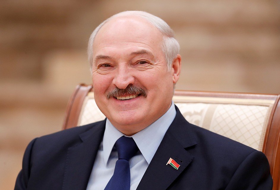Лукашенко пригрозил закрыть бастующие предприятия в Беларуси