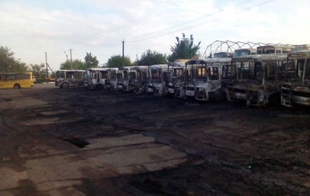 В Черкасской области сожгли автобусы в автопарке