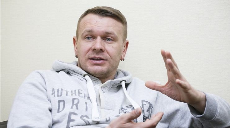 Украинский певец отказался от врученного Зеленским ордена